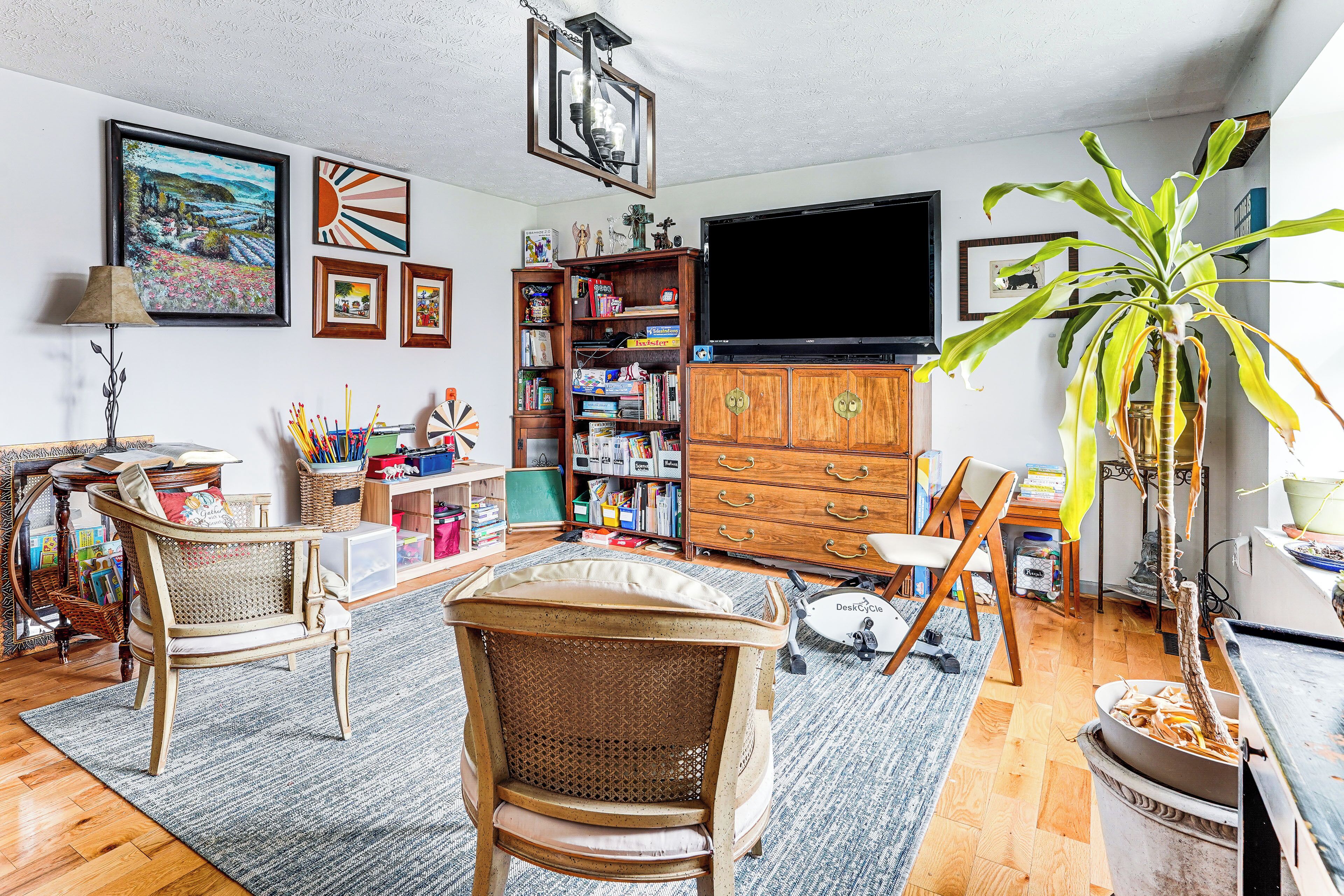 Germantown Vacation Rental | 3BR | 1.5BA | 900 Sq Ft | Stairs Required