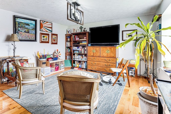 Germantown Vacation Rental | 3BR | 1.5BA | 900 Sq Ft | Stairs Required