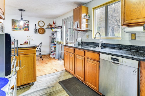 Near Trails, Parks & Orchards: Germantown Retreat