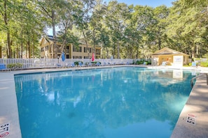 Pool - Paradise on Pawleys Island - Golf, Beach & Pool! (Pawleys Island)