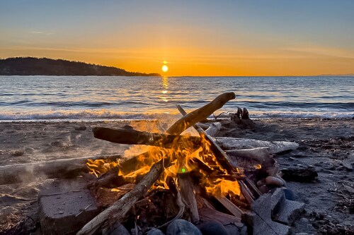 Waterfront Retreat w/ beach access, game room, & amazing sunsets