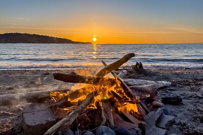 Waterfront Retreat w/ beach access, game room, & amazing sunsets