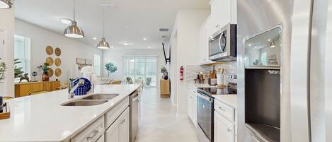 Frigorífic, microones, forn i placa de cuina