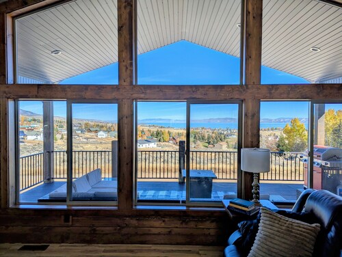 Lakeview Cabin with Fireplace, Wet Bar & Mountain Views