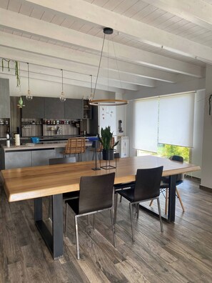 Villa, 1 soverom, privat basseng, hageutsikt | Spisestue