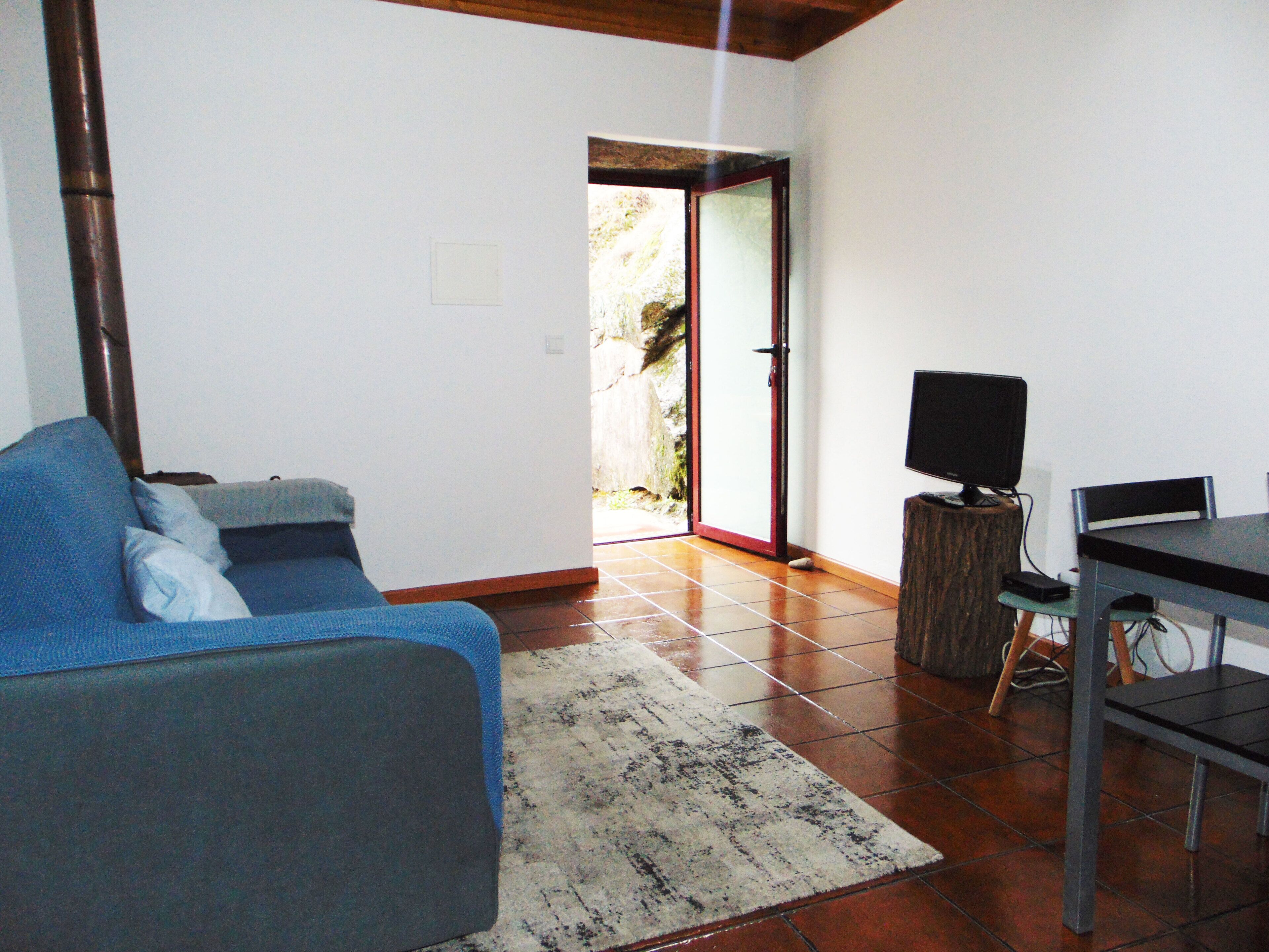 Télévision, cheminée