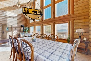 Dining - Genuine log cabin w/stunning lake views & boat parking (Garden City)