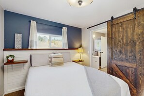 1 bedroom, iron/ironing board, internet, bed sheets