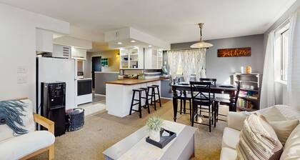 Peaceful countryside apartment with fireplace, full kitchen, and family-friendly