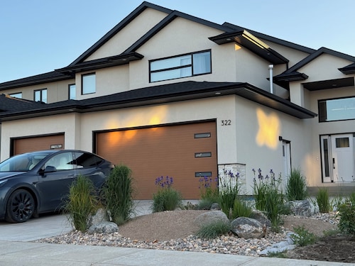 The Soft Fern Retreat | Cozy 2BR suite in Rosewood