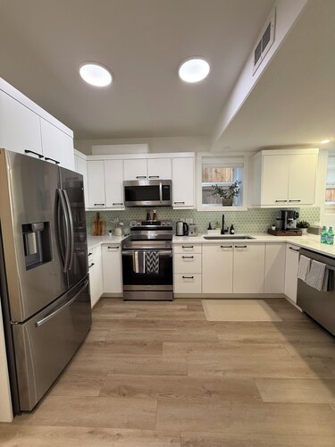 The Soft Fern Retreat | Cozy 2BR suite in Rosewood