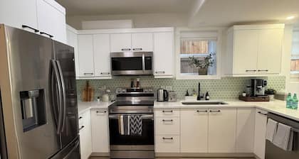 The Soft Fern Retreat | Cozy 2BR suite in Rosewood