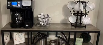 Cozy Retro Basement suite your Home away from Home