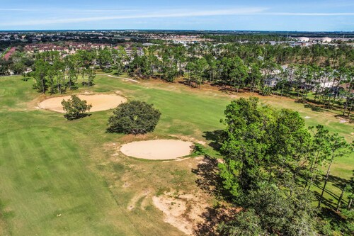 Inviting villa with private pool & spa near Disney & golf course charm