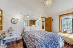 Iron/ironing board, internet, bed sheets - Spacious Family Home with Movie Theater, Large Kitchen, Pool and Poker Table (Soda Springs)