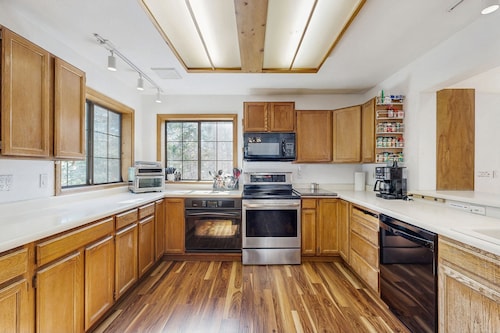 Spacious Family Home with Movie Theater, Large Kitchen, Pool and Poker Table