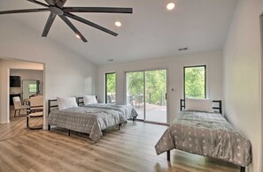 3 bedrooms, desk, iron/ironing board, travel cot - Lakefront Home + Studio | Sleeps 20 | Private Dock (Gravois Mills)