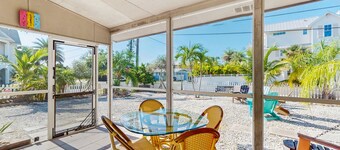 Dog friendly home with lanai, internet, and perfect location