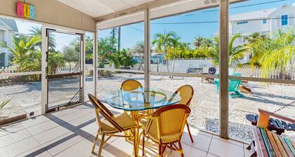 Dog friendly home with lanai, internet, and perfect location