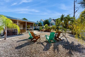 Terrace/patio - Dog friendly home with lanai, internet, and perfect location (Anna Maria)