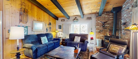 Una televisión, un reproductor de DVD