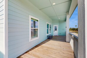 Terrace/patio - Charming Home w/ shared pool, boat launch & boat wash, fishing & golf nearby (Rockport)