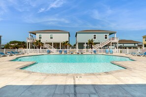 Pool - Charming Home w/ shared pool, boat launch & boat wash, fishing & golf nearby (Rockport)