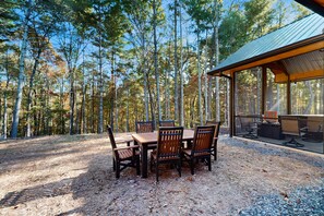 تناول الطعام بالخارج