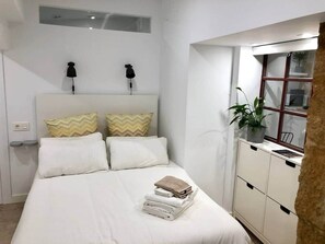 1 chambre, coffres-forts dans les chambres, fer et planche à repasser