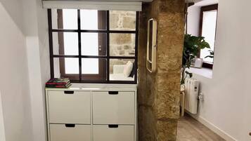 1 slaapkamer, een strijkplank/strijkijzer, gratis wifi, beddengoed