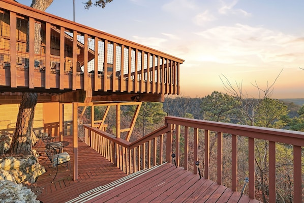 Terrace/patio - Spectacular View of the Ozarks, Near Golf Course (Holiday Island)
