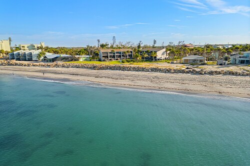 Charming beachside duplex steps to the Gulf with bikes and coastal views