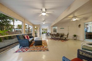 المنشأة م�ن الداخل