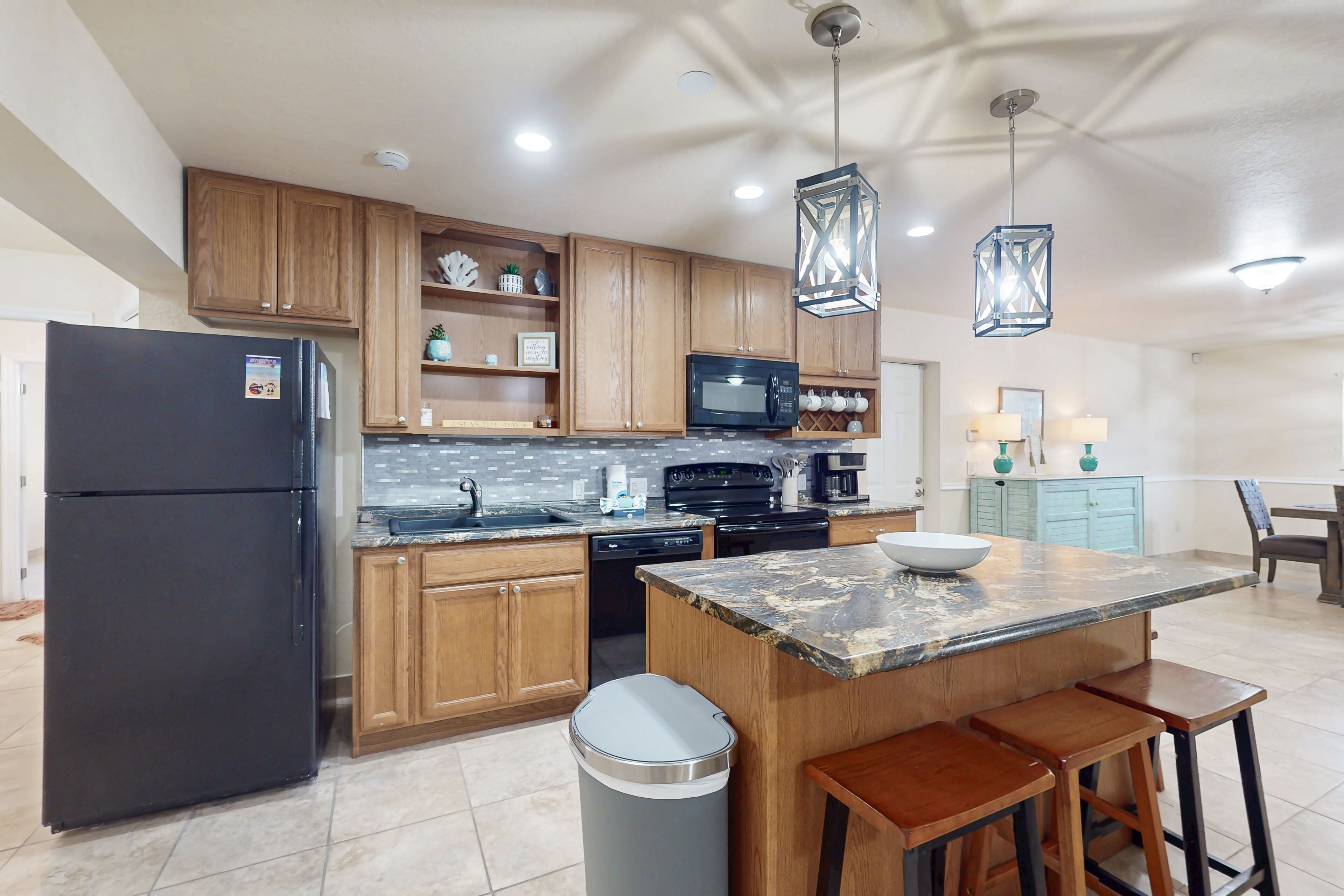 冰箱、微波炉、烤箱、炉灶