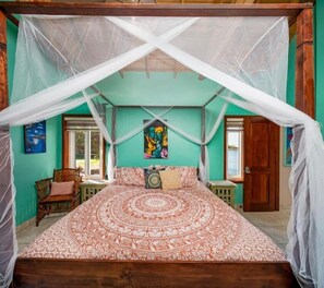 3 bedrooms, WiFi, bed sheets, wheelchair access - Relax in Paradise – Oceanfront Casa Delfín, Sandy Bay Roatán 3 bedroom 3.5 bath (Sandy Bay)