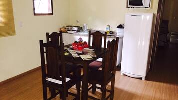 Chalé clássico, vista para o jardim | Área de estar