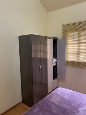 Classic Chalet, Garden View | Soundproofing, iron/ironing board - Pousada Suacasita (Mairiporã)