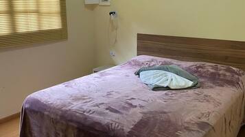 Classic-alpehytte - udsigt til have | Lydisolering, strygejern/strygebræt