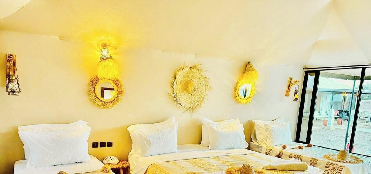 ファミリー ダブルルーム バルコニー ガーデンビュー | デスク