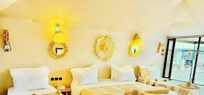 Kahden hengen perhehuone, parveke, näköala puutarhaan | Työpöytä