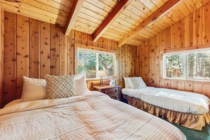 4 makuuhuonetta, silitysrauta/-lauta, internet, vuodevaatteet