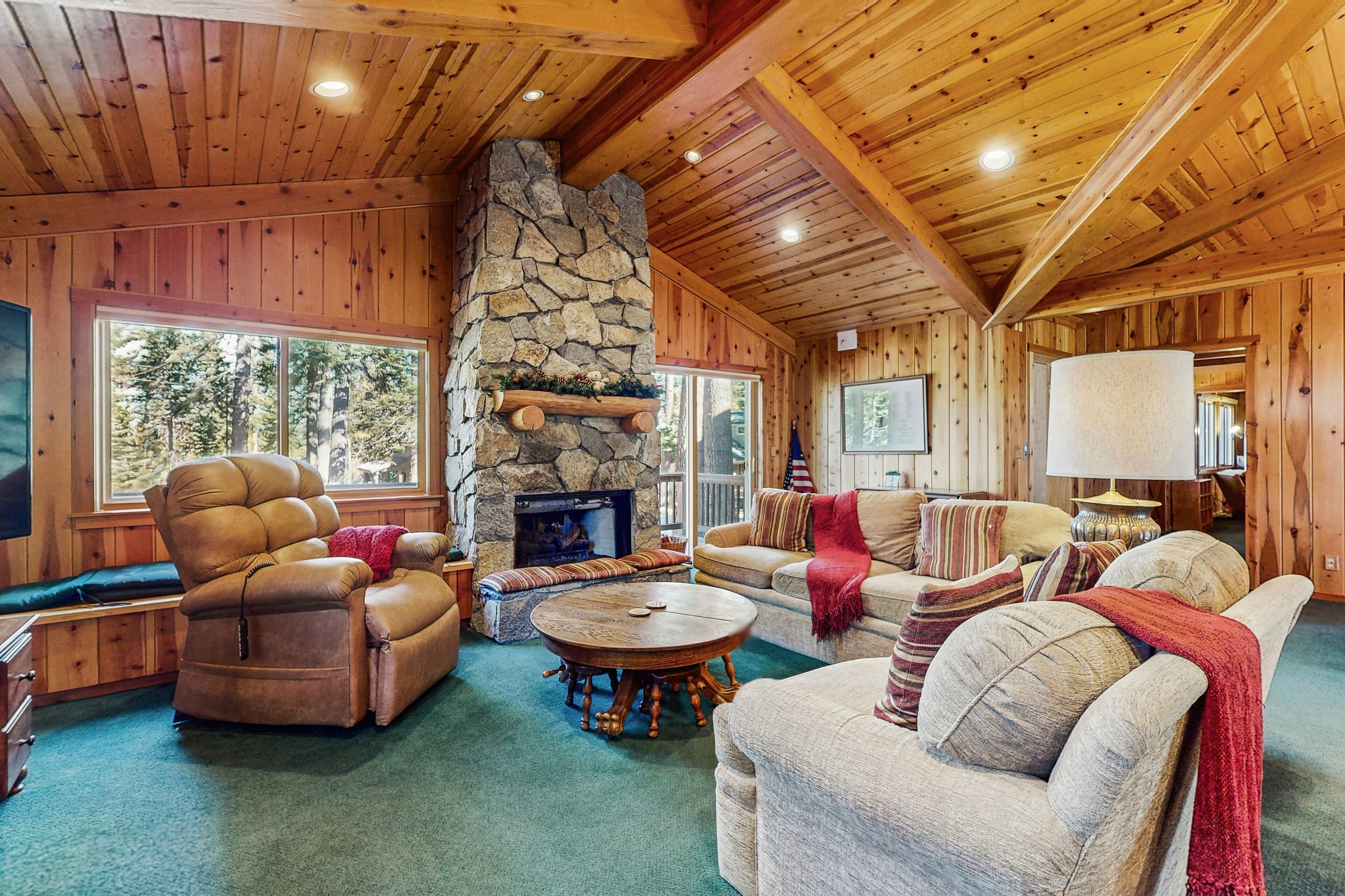 Télévision, cheminée