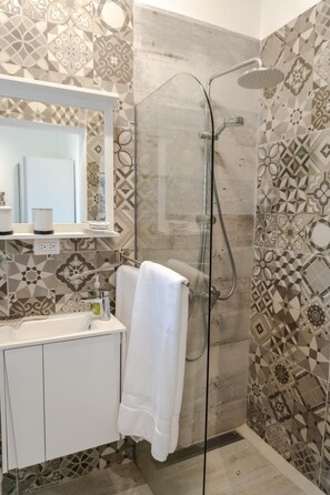 Shower, hair dryer, bidet, towels - Exclusive Marina 4-bedroom house with AC in Casa de Campo with picuzzi 8 people. (Casa de campo)
