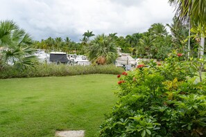Property grounds - Exclusive Marina 4-bedroom house with AC in Casa de Campo with picuzzi 8 people. (Casa de campo)