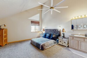 6 bedrooms, iron/ironing board, internet, bed sheets - Two cozy mountain duplex units, family friendly w/ garage and WiFi (Belgrade)