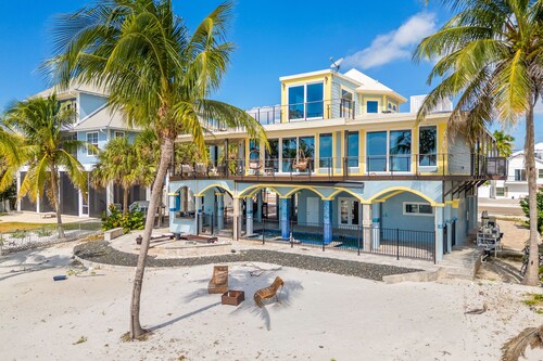 Beachfront home with saltwater pool, gulf view and fire-pit