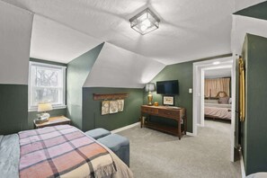 4 bedrooms, iron/ironing board, travel cot, WiFi - Walk to Stadium & Campus -4BR with Game Room (Columbus)