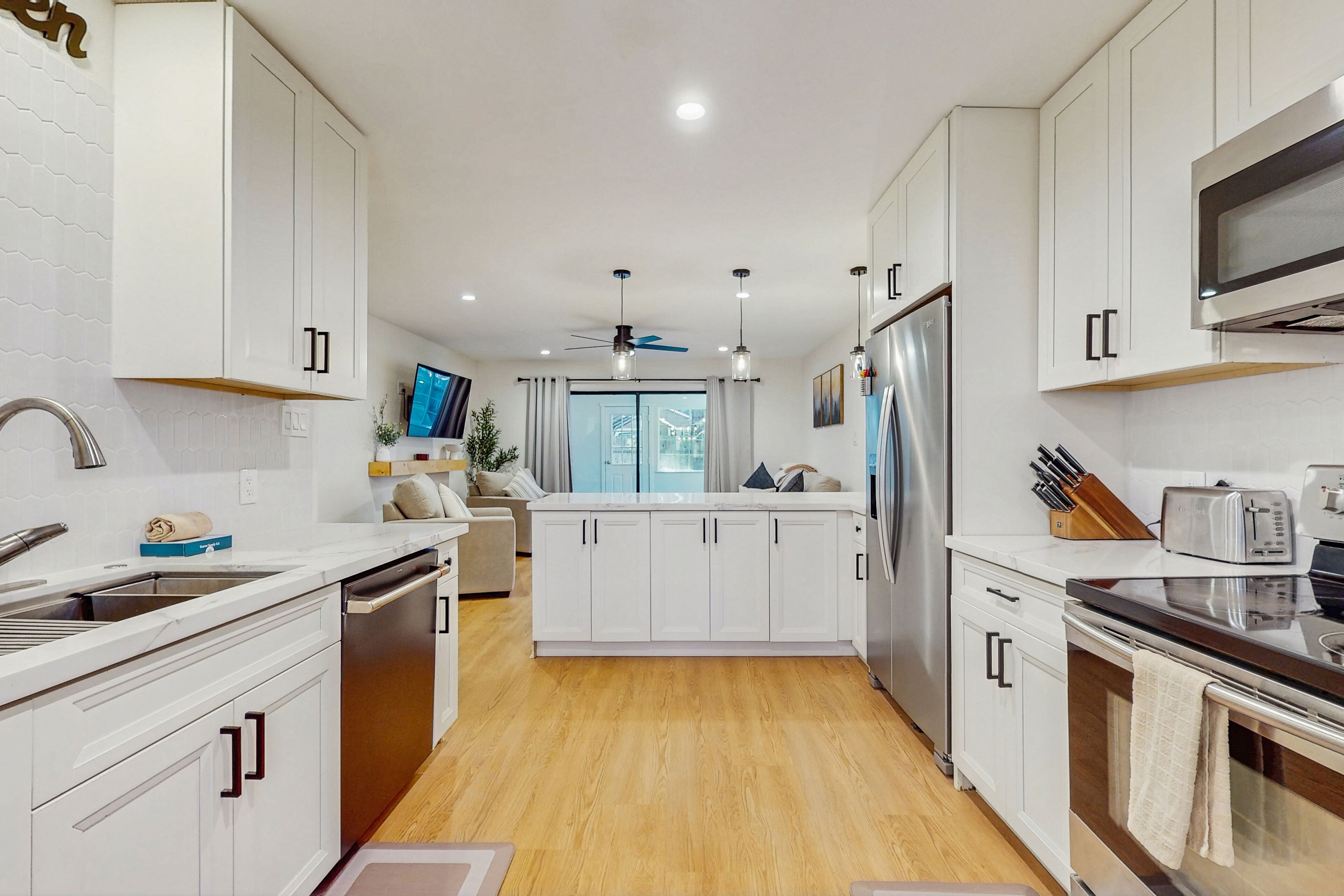 冰箱、微波炉、烤箱、炉灶