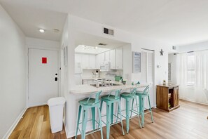 Fridge, microwave, oven, stovetop - Riverfront cabin with 4 bed/3.5 bath- hot tub, pool, firepit, views & Central AC (Myrtle Beach)