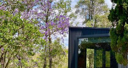 Dam It Getaway Posh Pod
Beautiful tiny home- pet Friendly
